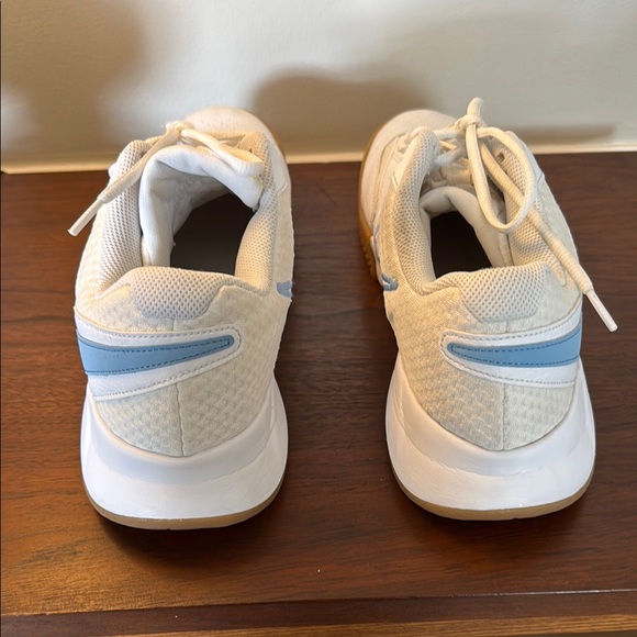 Nike White and Blue Low-Top Athletic Sneakers Tennis Court - Picture 4 of 7